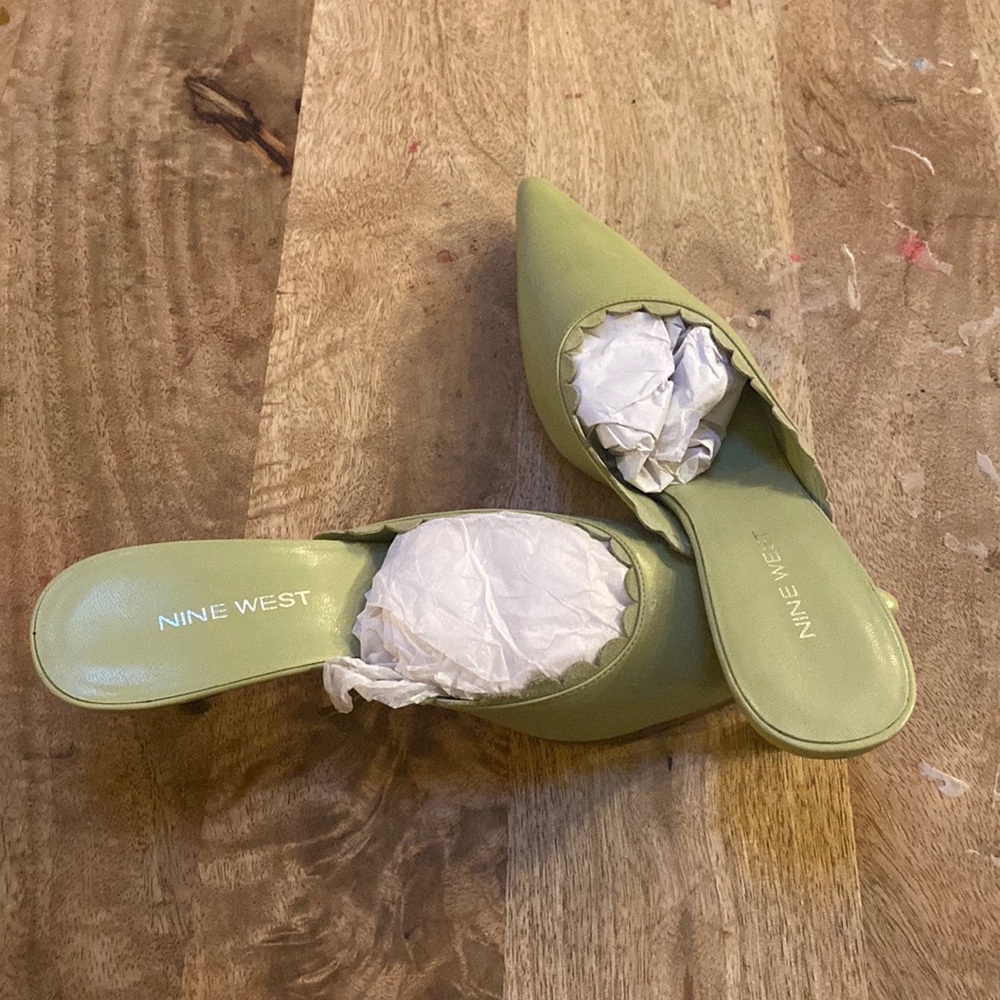 Size 7 shoes like new